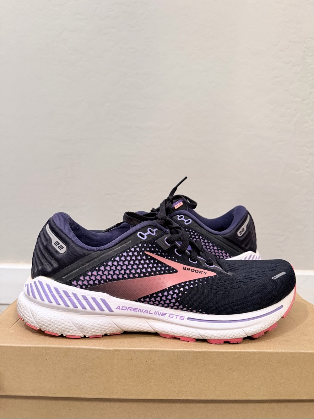 Brooks Women's Running Shoes in Black and Pink Rose size 9.5